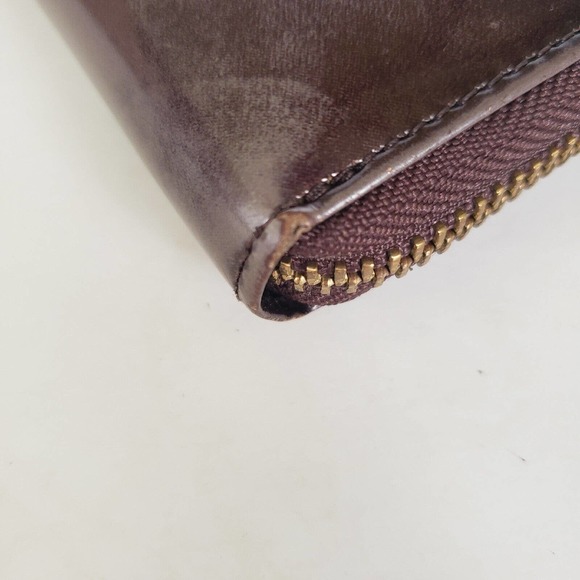 Pinky & Dianne Signature Patent Leather Zip Around Large Clutch Brown Distress - Picture 11 of 12